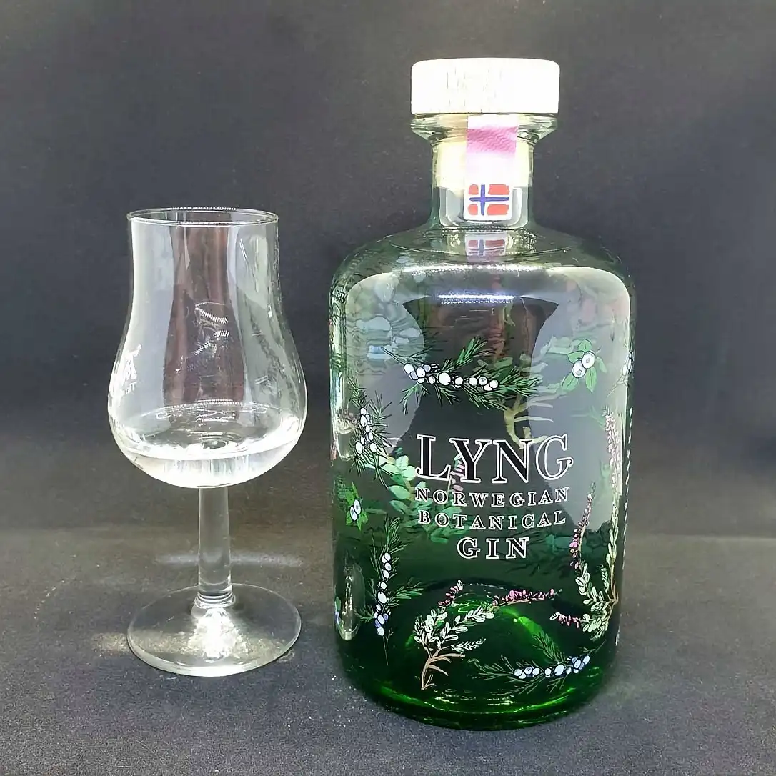 Lyng Norwegian Botanical Gin • 49,5% - 50 cl Lyng Norwegian Botanical Gin • 49,5% - 50 cl