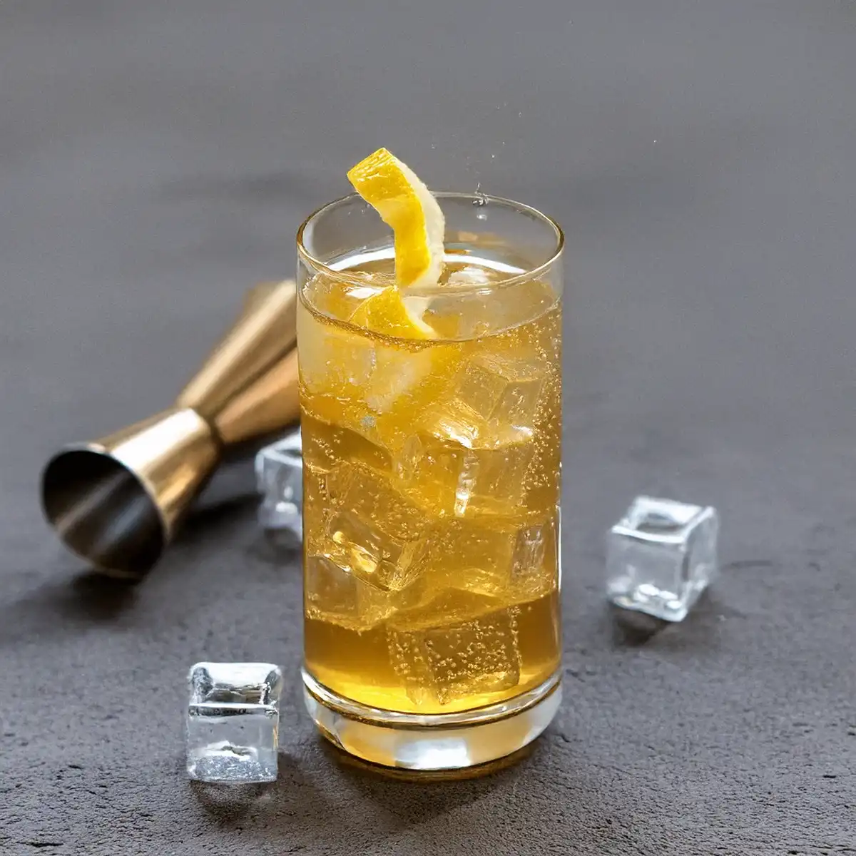 Bornholm Spirits Honninggsyp Honning Highball